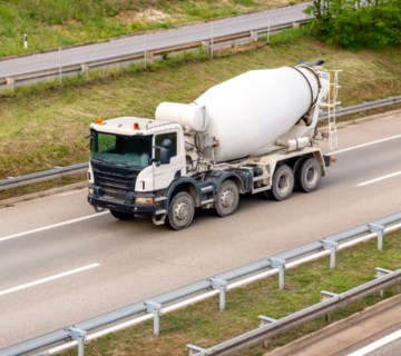 یک عدد میکسر بتن آماده در شیراز